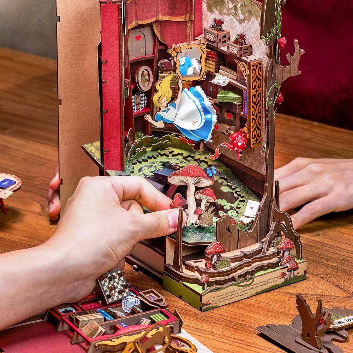 Alice Fall into Wonder – DIY book nook kit, HiNooki (image 2)