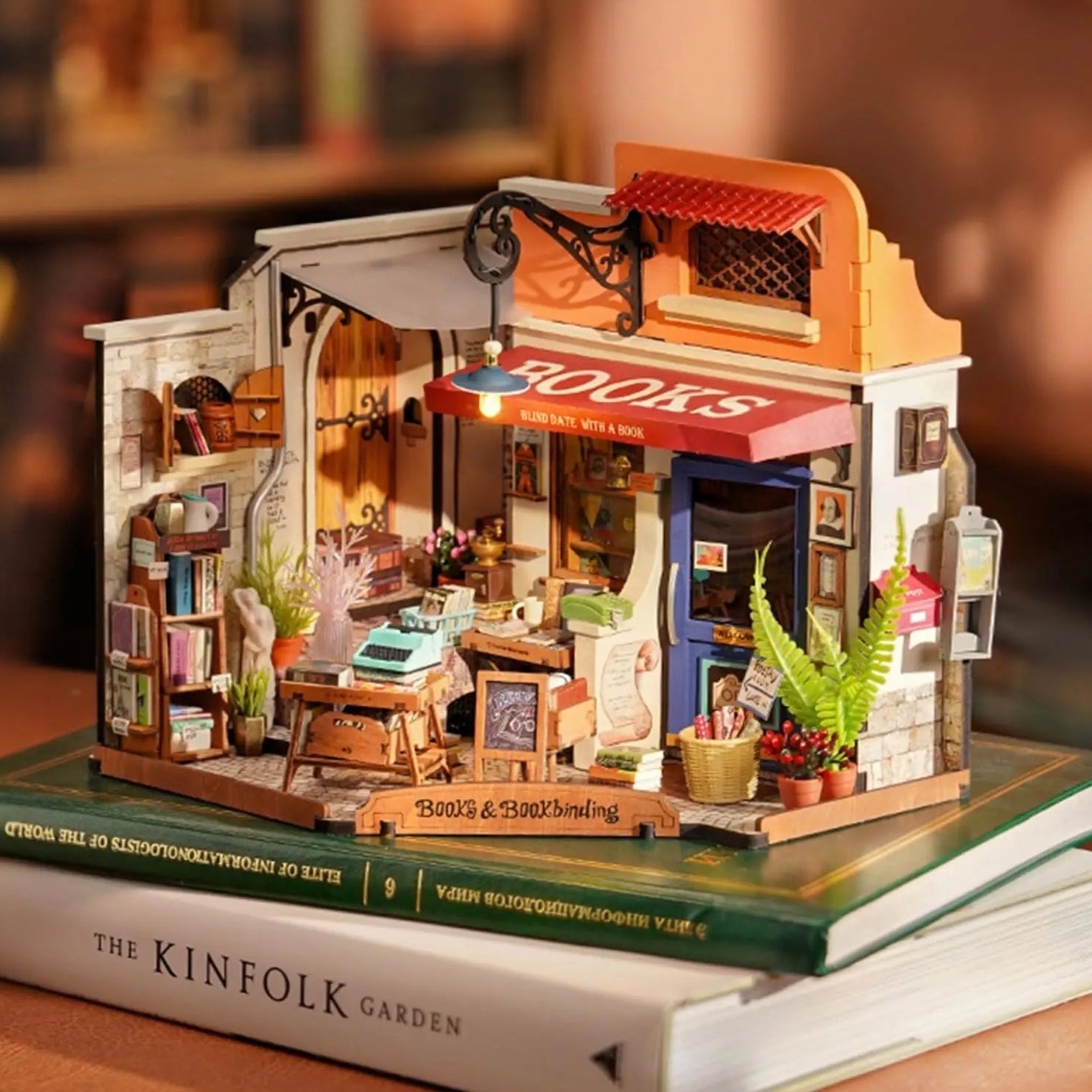 Corner Bookstore – DIY miniature house kit, HiNooki (image 1)