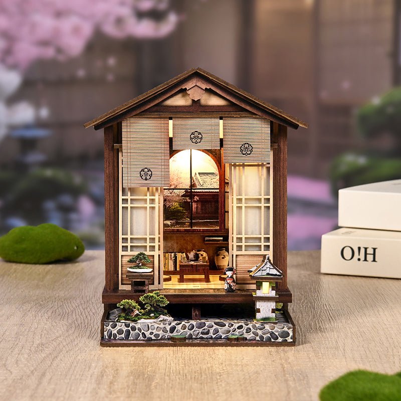 Moss-Lantern Garden – DIY book nook kit, HiNooki (image 1)